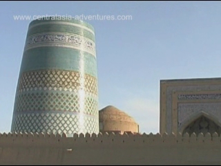  ヒヴァ:  ウズベキスタン:  
 
 Kalta Minar Minaret
